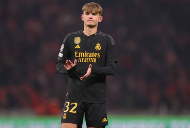 Nico Paz trong màu áo Real Madrid.
